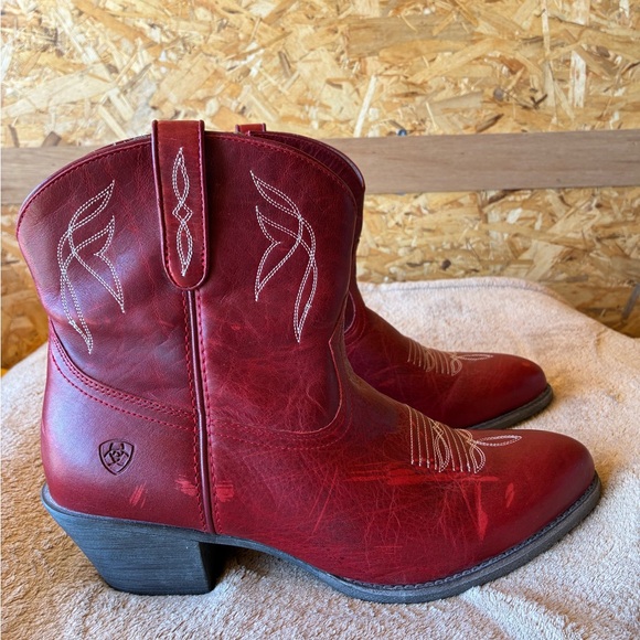 ARIAT DARLIN ROSY RED BOOTS - ROUND TOE 
SIZE 11 B - Picture 6 of 13